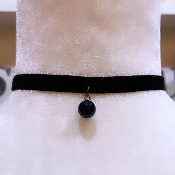Jewelry - 🖤  Black FauxeSuede Choker w/ Ball Charm  🖤